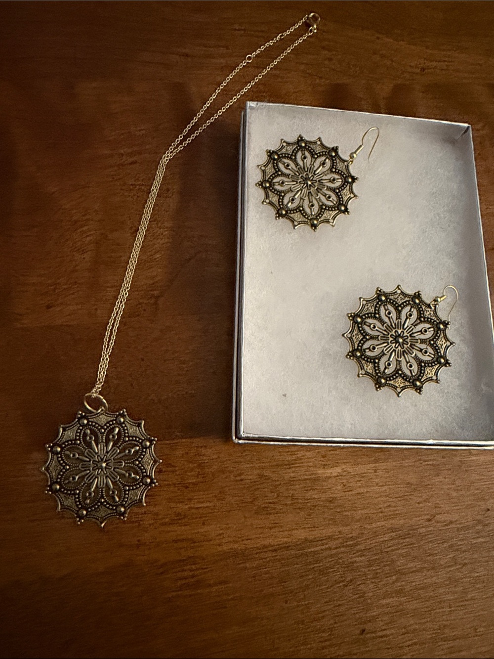 Gold Floral Filigree Pendant Necklace and Earrings Set